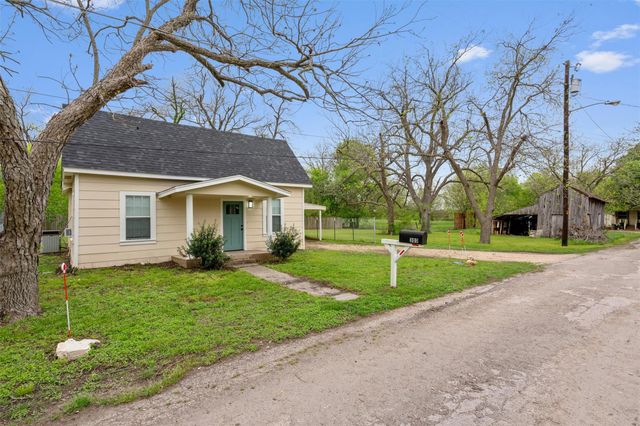 303 Cedar ST, Granger, TX 76530