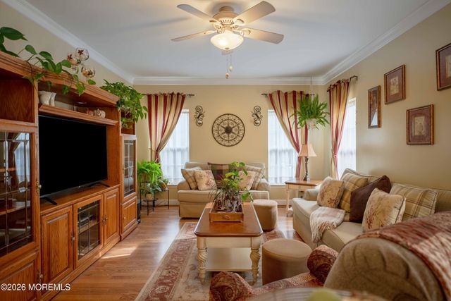 315 Blossom Circle, Egg Harbor Twp, NJ 08234