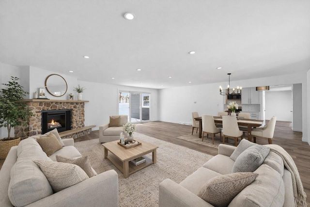 413 E Lincoln Drive, Deforest, WI 53532