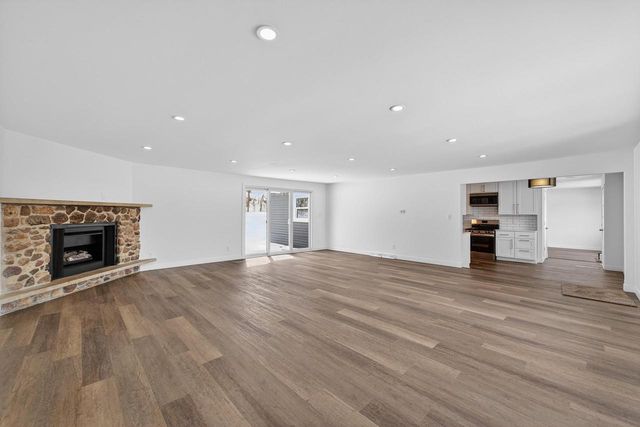 413 E Lincoln Drive, Deforest, WI 53532