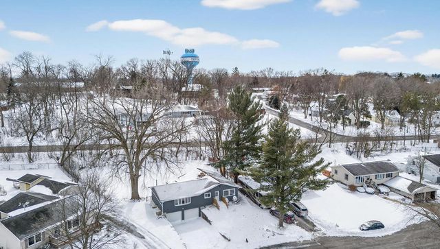 413 E Lincoln Drive, Deforest, WI 53532