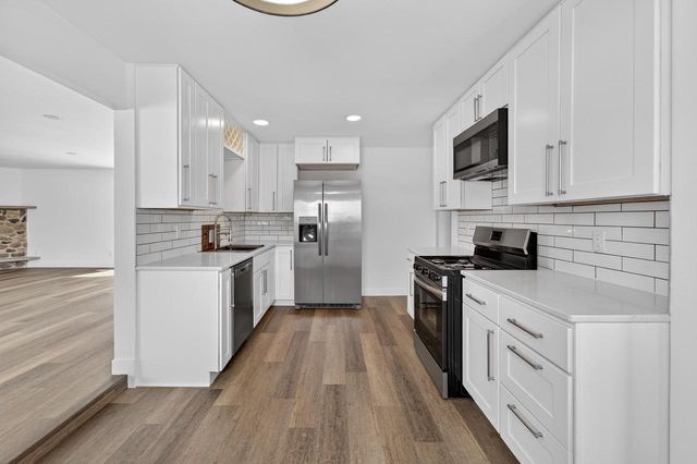 413 E Lincoln Drive, Deforest, WI 53532