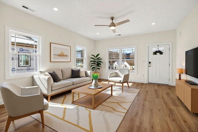 1303 EAST MAIN ST, Waynesboro, VA 22980