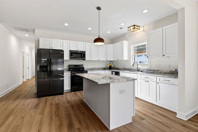 1303 EAST MAIN ST, Waynesboro, VA 22980