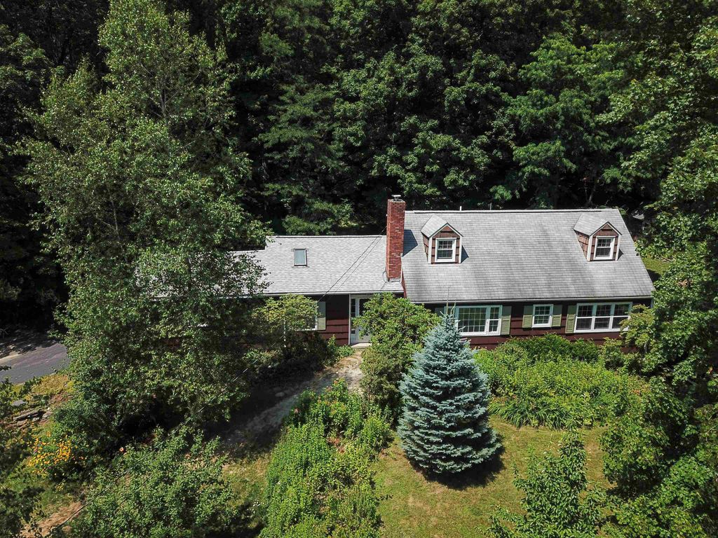 8 Walden Woods, Essex, VT 05452