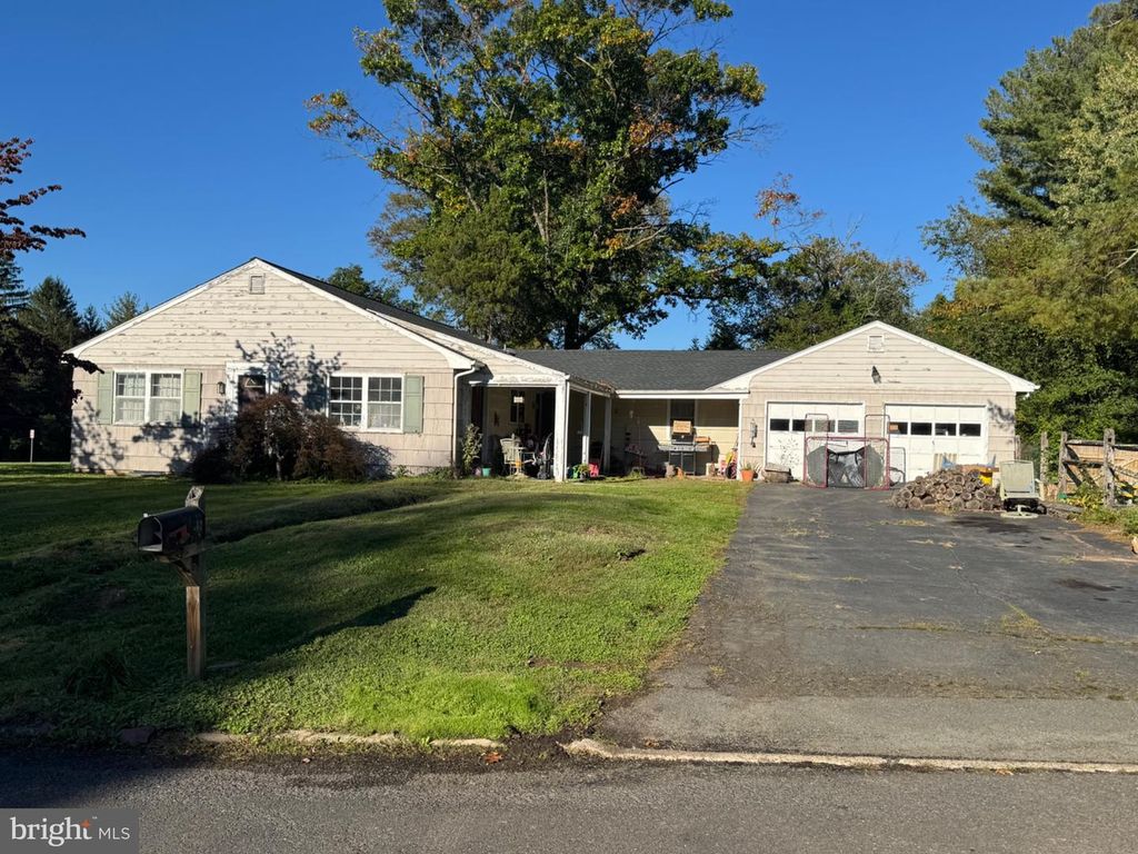 4 FABROW DR, TITUSVILLE, NJ 08560 — exterior