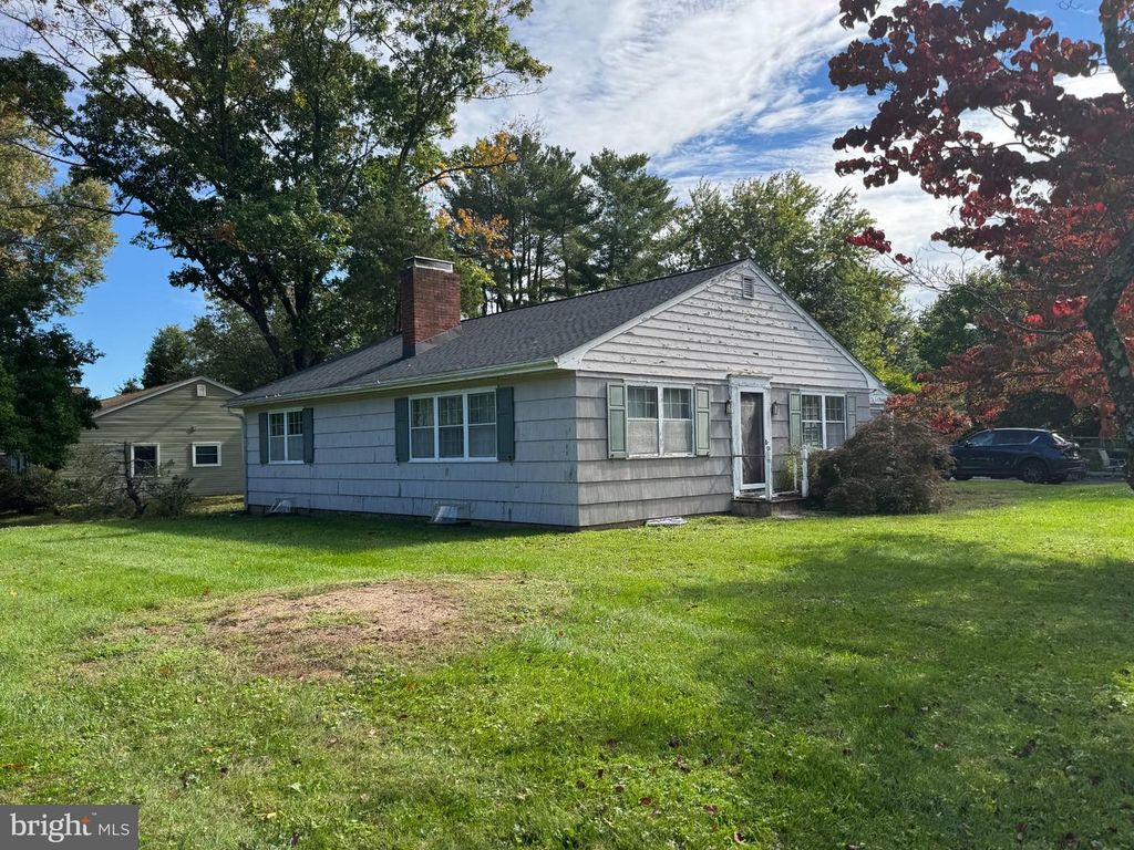 4 FABROW DR, TITUSVILLE, NJ 08560 — photo 2