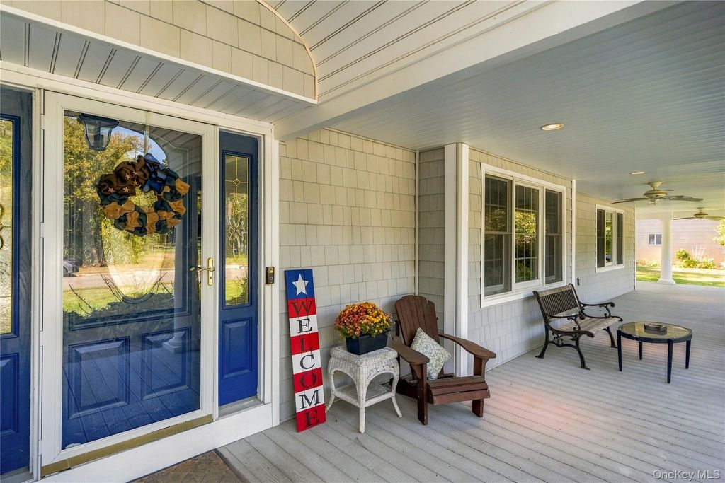 12 Brooktree Court, Bohemia, NY 11716 — photo 4