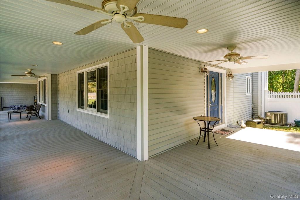 12 Brooktree Court, Bohemia, NY 11716 — photo 5