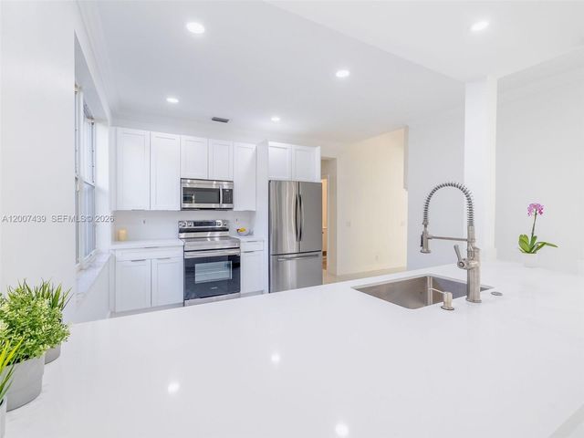 801 Tanglewood Cir, Weston, FL 33327