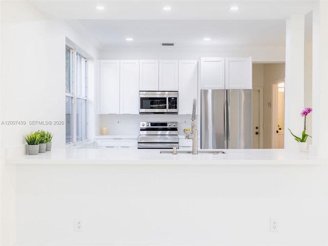 801 Tanglewood Cir, Weston, FL 33327