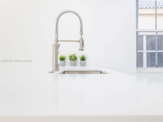 801 Tanglewood Cir, Weston, FL 33327