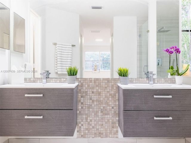 801 Tanglewood Cir, Weston, FL 33327