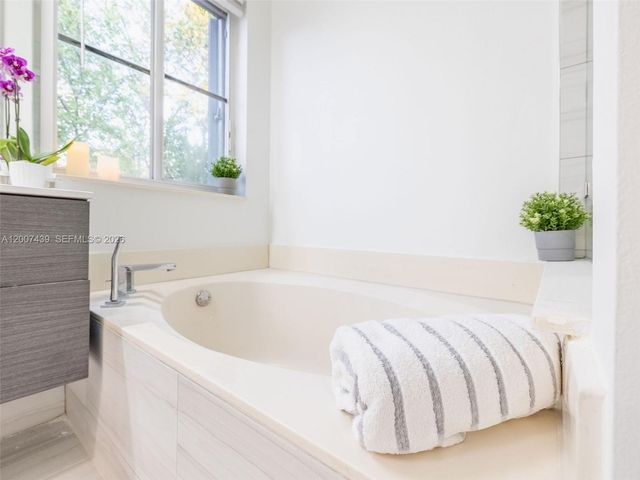 801 Tanglewood Cir, Weston, FL 33327