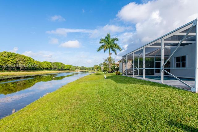 801 Tanglewood Cir, Weston, FL 33327