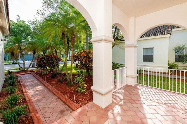 801 Tanglewood Cir, Weston, FL 33327