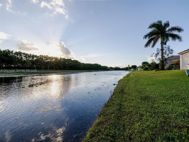 801 Tanglewood Cir, Weston, FL 33327