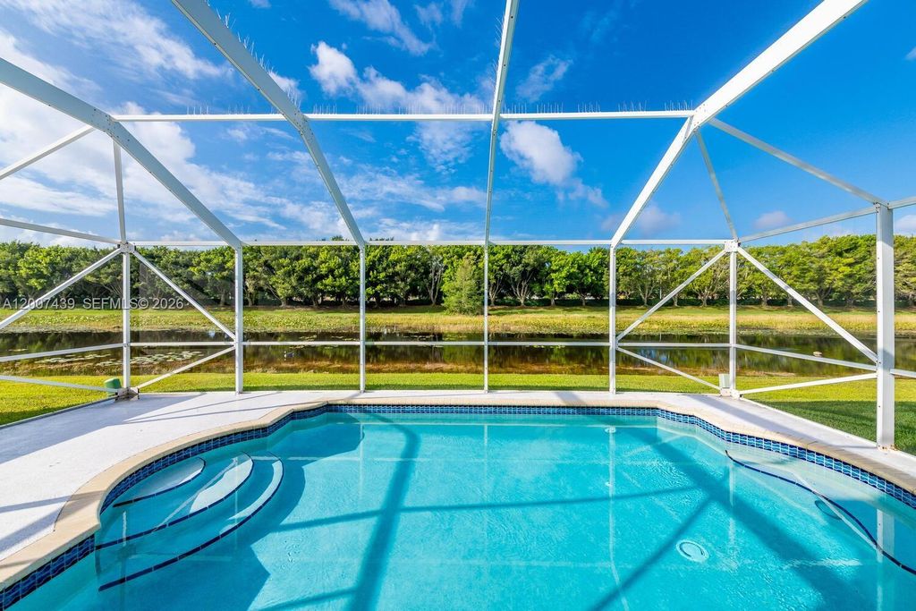 801 Tanglewood Cir, Weston, FL 33327