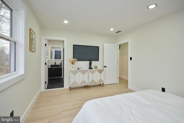 5 BELMONT, Doylestown, PA 18901