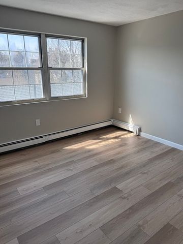 1099 River St 3, Boston, MA 02136