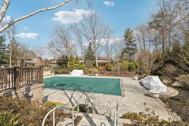 87 Northgate Circle, Melville, NY 11747