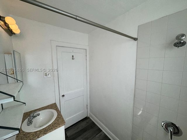 177 NE 50th St 27, Miami, FL 33137