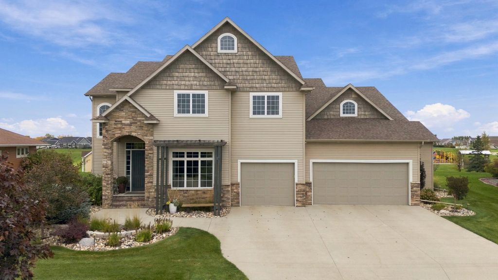 5827 Silverleaf Drive S, Fargo, ND 58104 — exterior