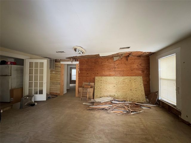 404 W Main Street, Tomball, TX 77375