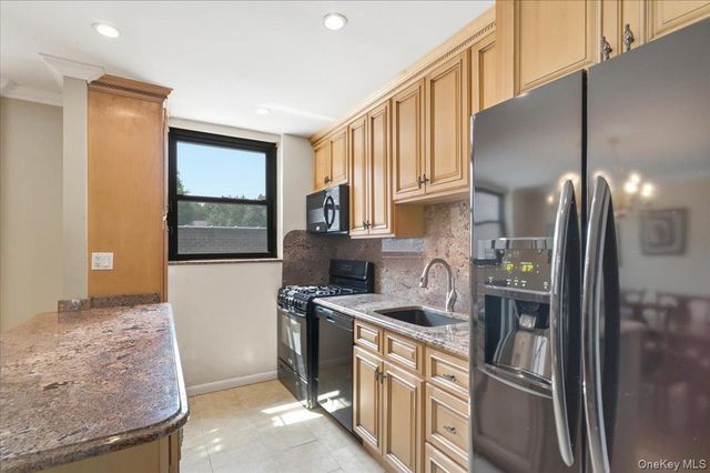 86-22 155th 3L, Howard Beach, NY 11414