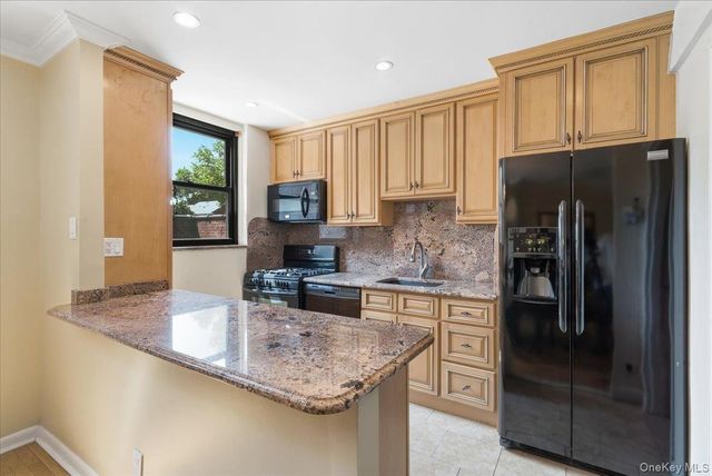 86-22 155th 3L, Howard Beach, NY 11414