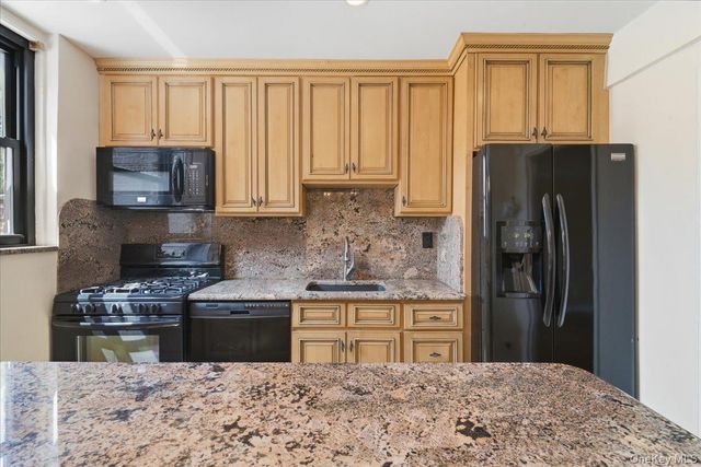 86-22 155th 3L, Howard Beach, NY 11414