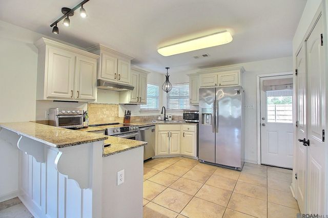 28350 Lake Borgne Dr, Livingston, LA 70754