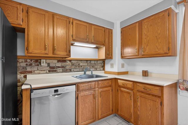 196 Morton Avenue APT 103, Albany, NY 12202