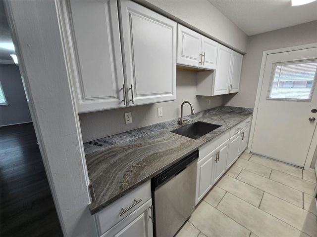 5628 Birchmont Drive D, Houston, TX 77091