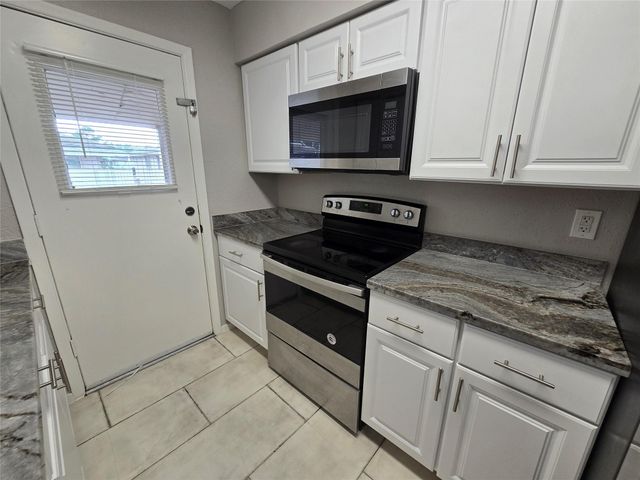 5628 Birchmont Drive D, Houston, TX 77091