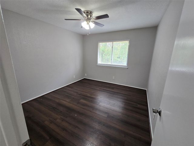 5628 Birchmont Drive D, Houston, TX 77091