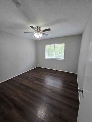 5628 Birchmont Drive D, Houston, TX 77091