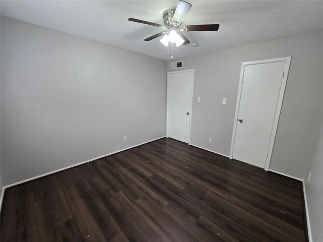 5628 Birchmont Drive D, Houston, TX 77091