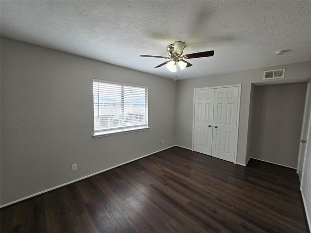 5628 Birchmont Drive D, Houston, TX 77091