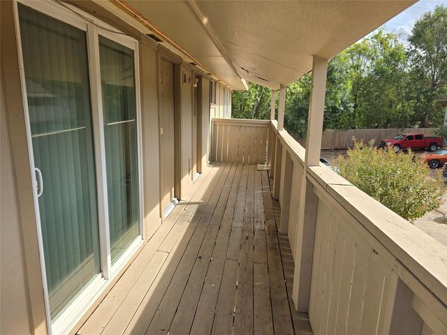 5628 Birchmont Drive D, Houston, TX 77091