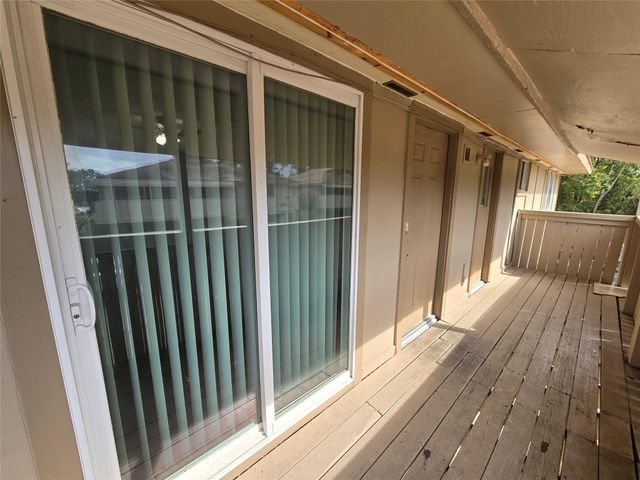 5628 Birchmont Drive D, Houston, TX 77091