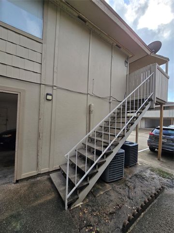 5628 Birchmont Drive D, Houston, TX 77091