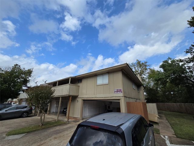 5628 Birchmont Drive D, Houston, TX 77091