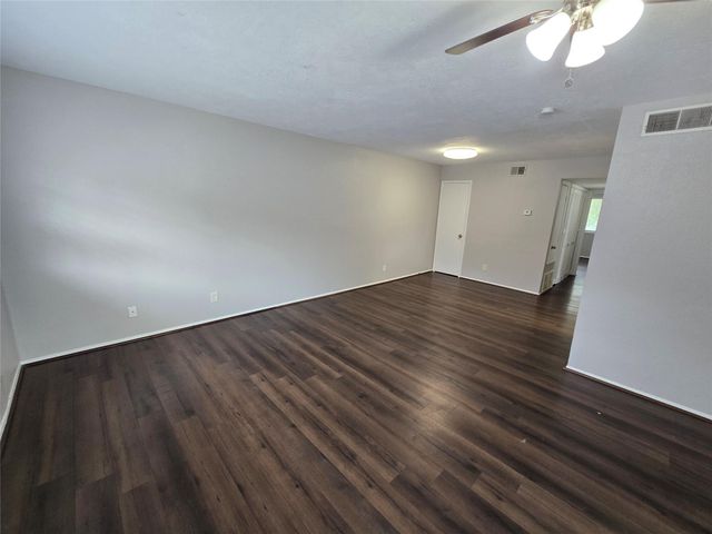 5628 Birchmont Drive D, Houston, TX 77091