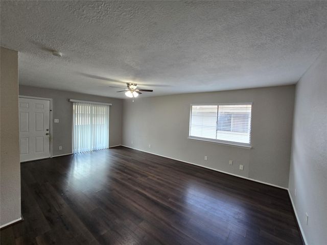 5628 Birchmont Drive D, Houston, TX 77091