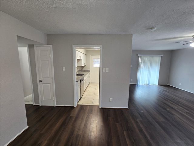 5628 Birchmont Drive D, Houston, TX 77091