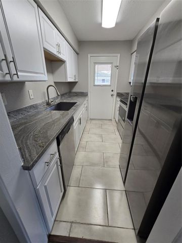 5628 Birchmont Drive D, Houston, TX 77091