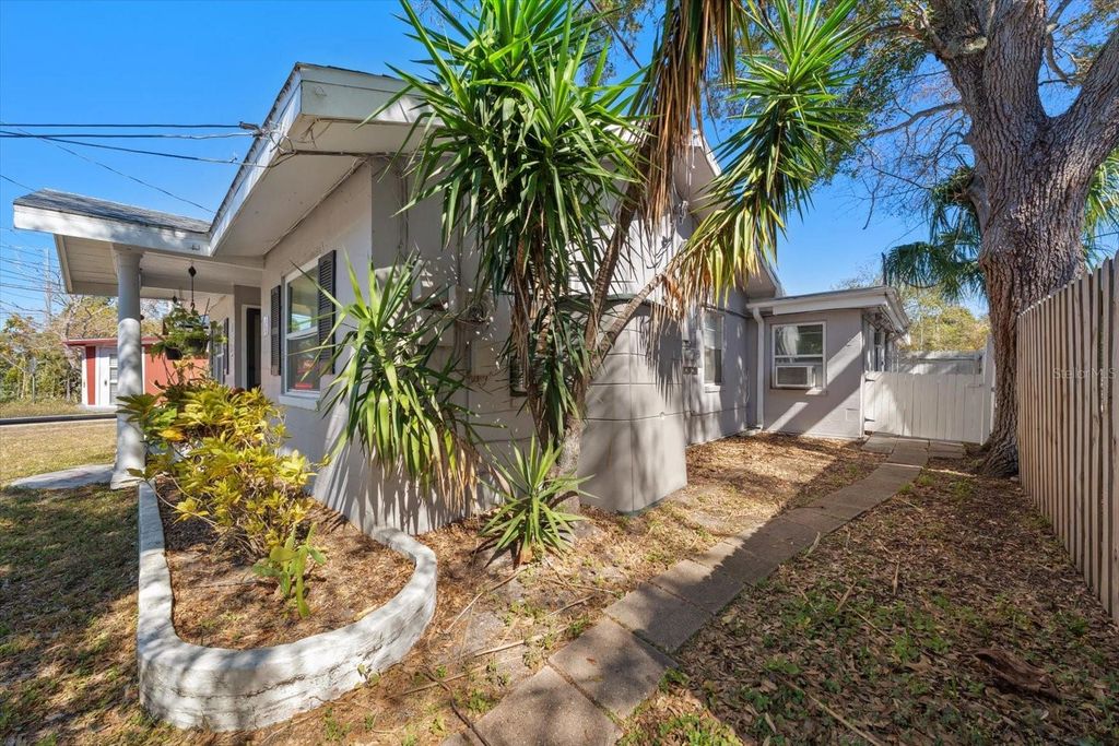 Image 21 of property listing at 370 3RD STREET NW, Largo, FL 33770