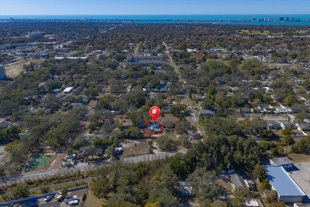 Image 4 of property listing at 370 3RD STREET NW, Largo, FL 33770