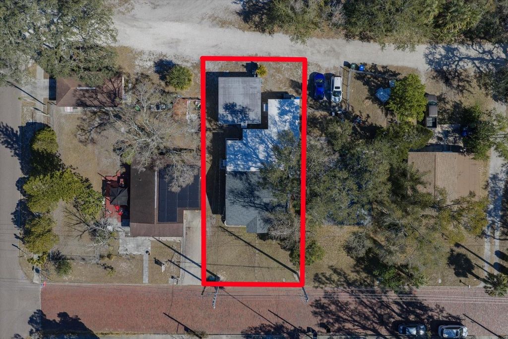 Image 5 of property listing at 370 3RD STREET NW, Largo, FL 33770